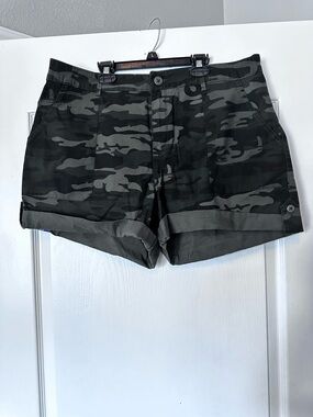 Sanctuary Women's Camo Roll‑Cuff Shorts in Olive and Black